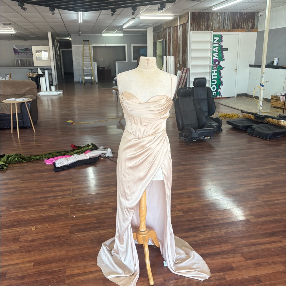 Elegant Strapless Cream Gown